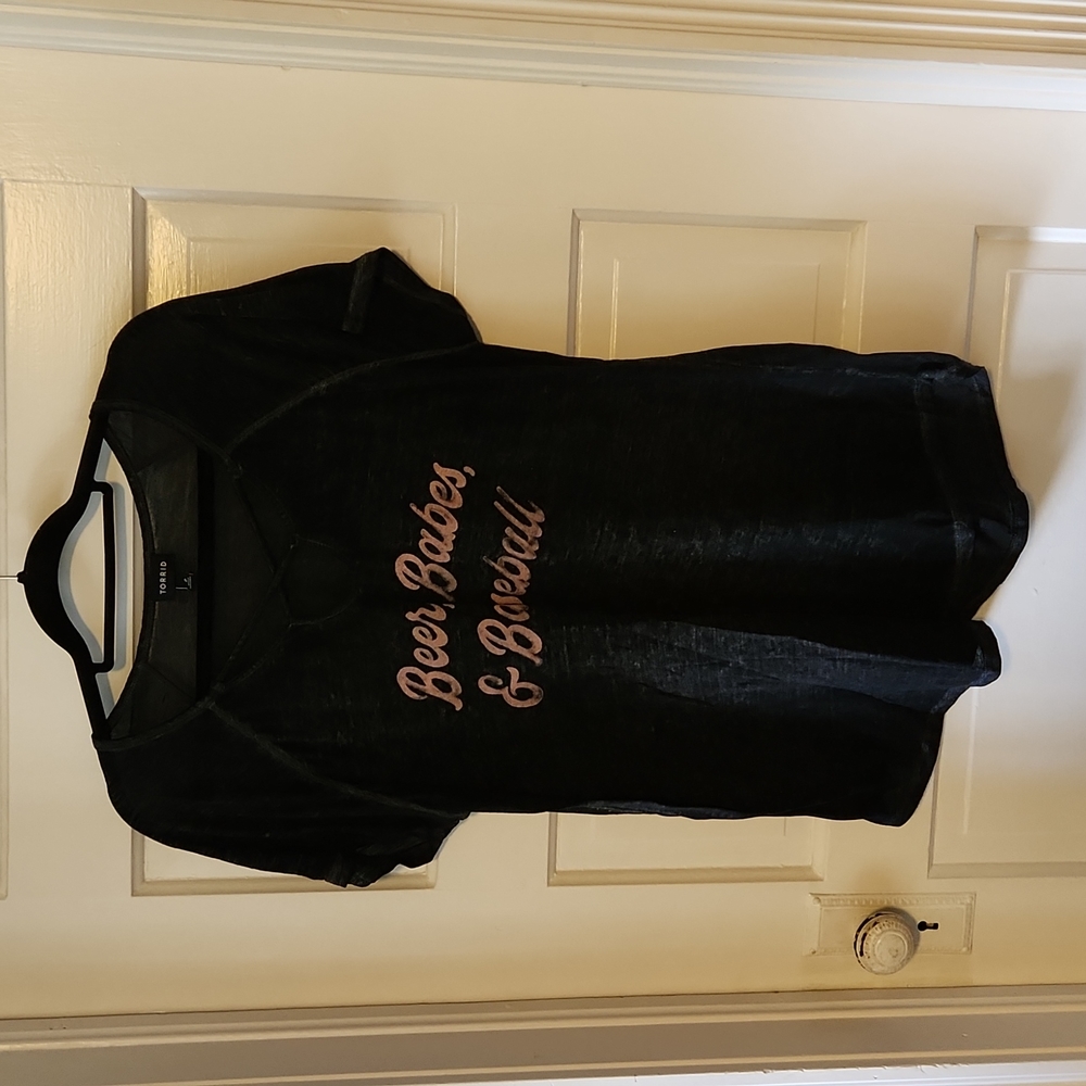 Torrid "Beer, Babes, & Baseball" distressed top, size 0